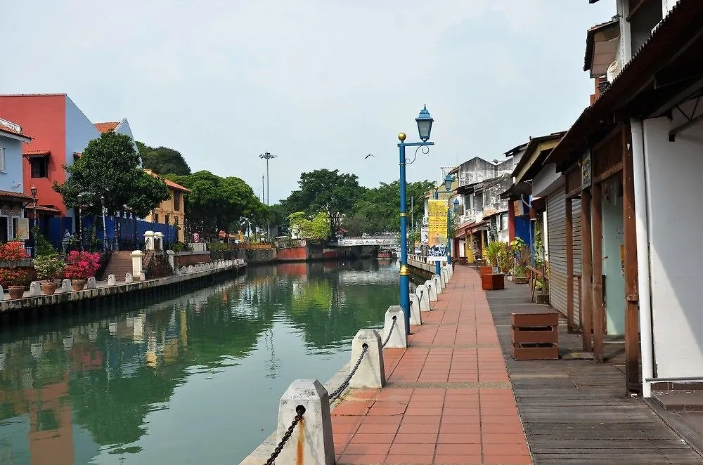 Hotel By The River Malacca 2*,  Malesia
