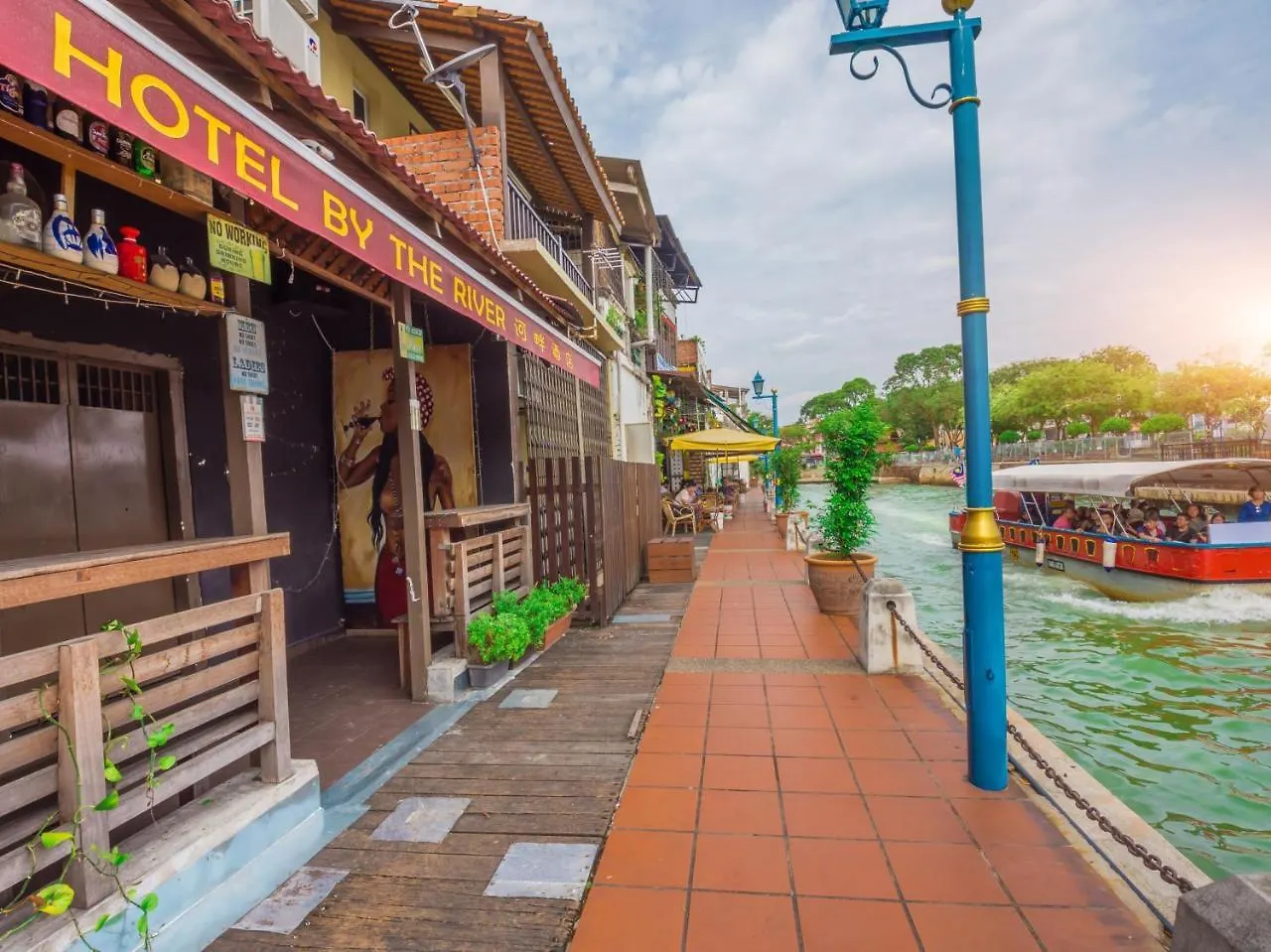 Hotel By The River Malacca 2*,  Malesia