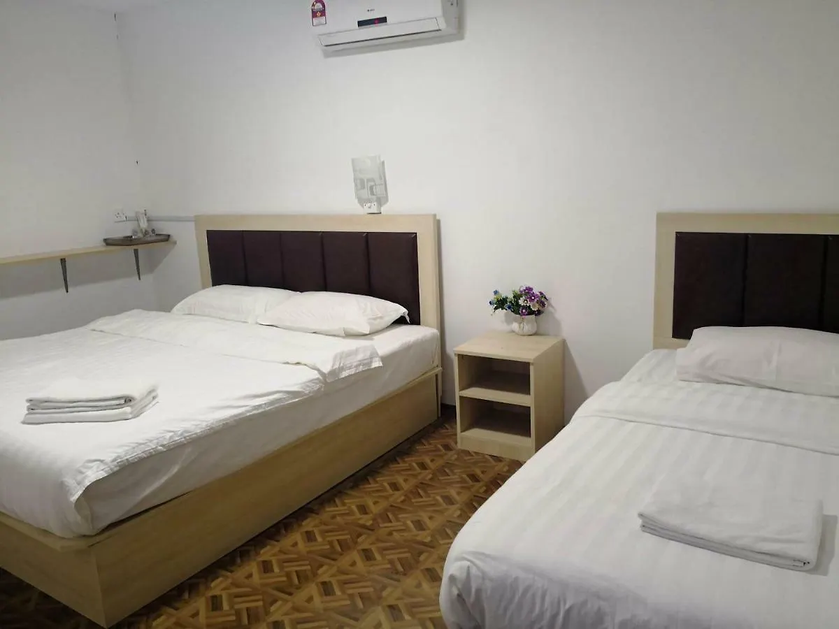Hotel By The River Malacca 2*,